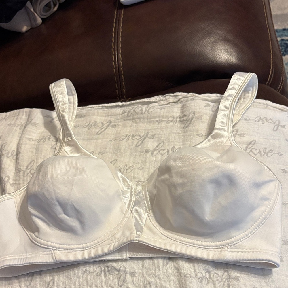 Playtex Everyday Support White Full-Coverage Bra Size 36B NWOT